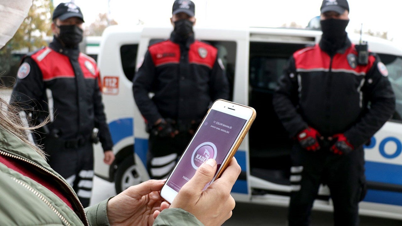 Konya'da polis 'KADES'le kadınların imdadına yetişiyor