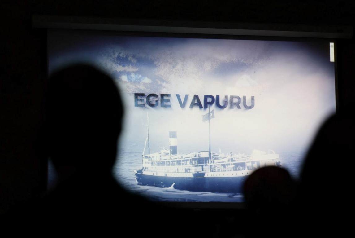 Deniz tutkunu Atatürk'ü gemileriyle andılar