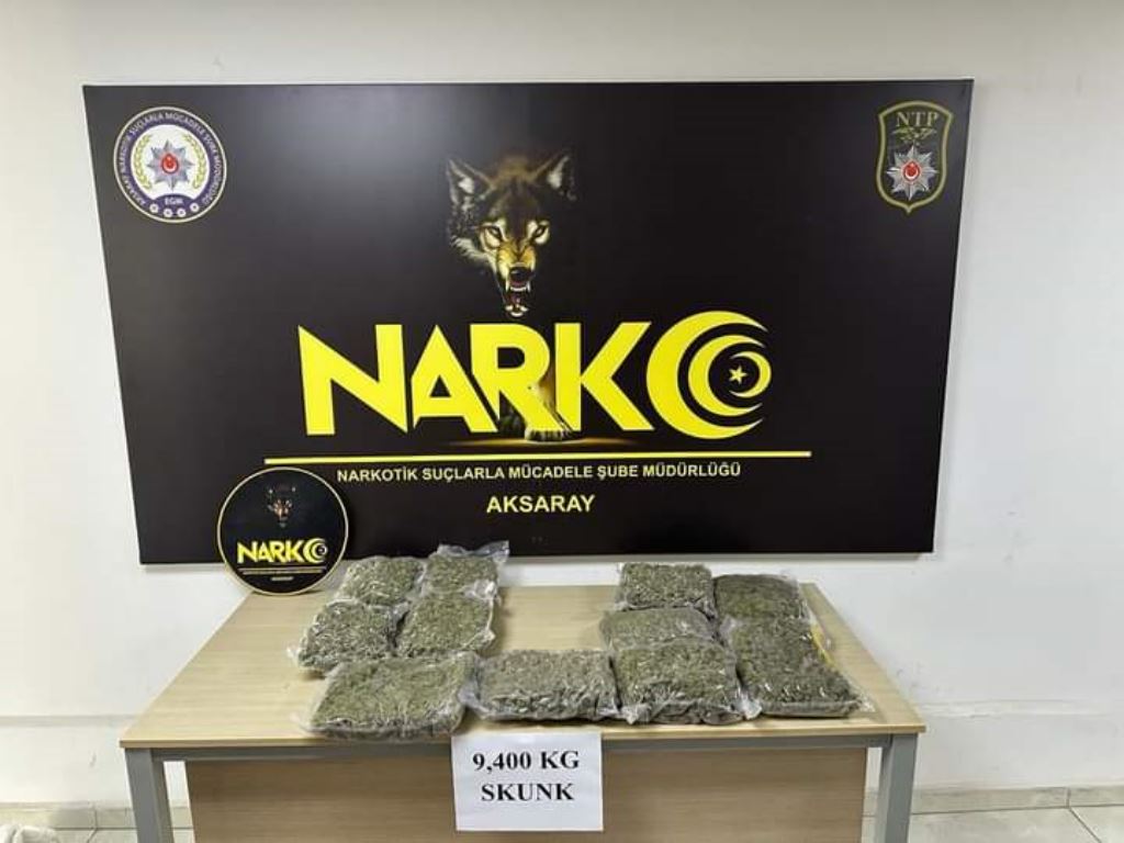 Tekstil malzemesi yüklü kamyonda 9 kilo 400 gram skunk yakalandı