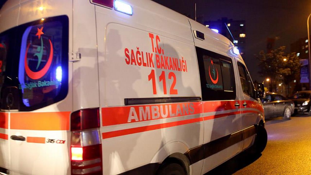 Konya'da tıbbi malzeme kamyonu devrildi. Şoför olay yerinde öldü