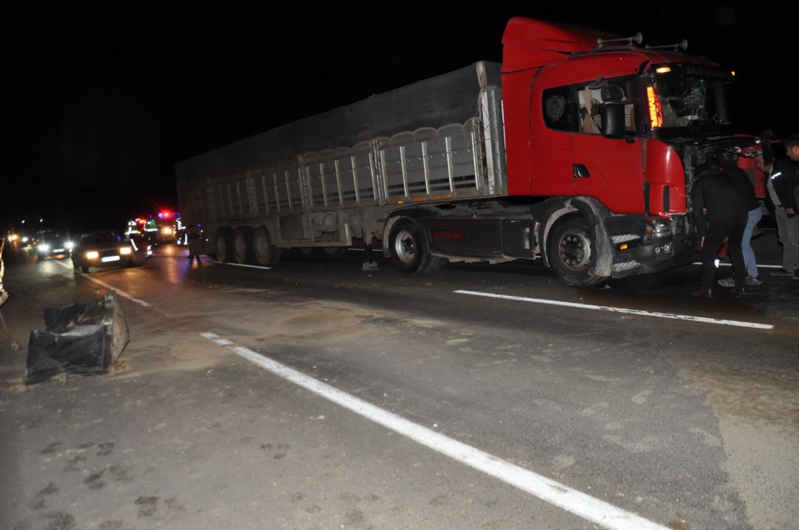 Konya'da tır ve traktörün çarpışması sonucu 1 kişi yaralandı