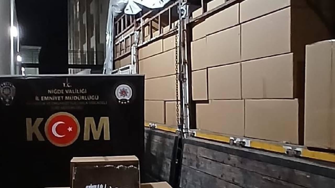 Tırda yapılan aramada 3 milyon 750 bin filtreli sigara kağıdı yakalandı