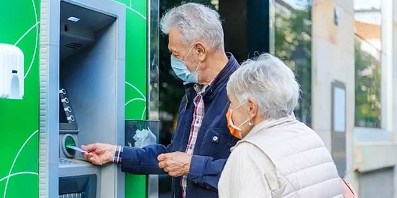 Emeklilerden zam öncesi kök aylık talebi