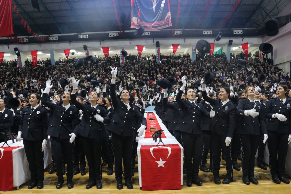 861 kadın polis adayı için mezuniyet töreni gerçekleştirildi