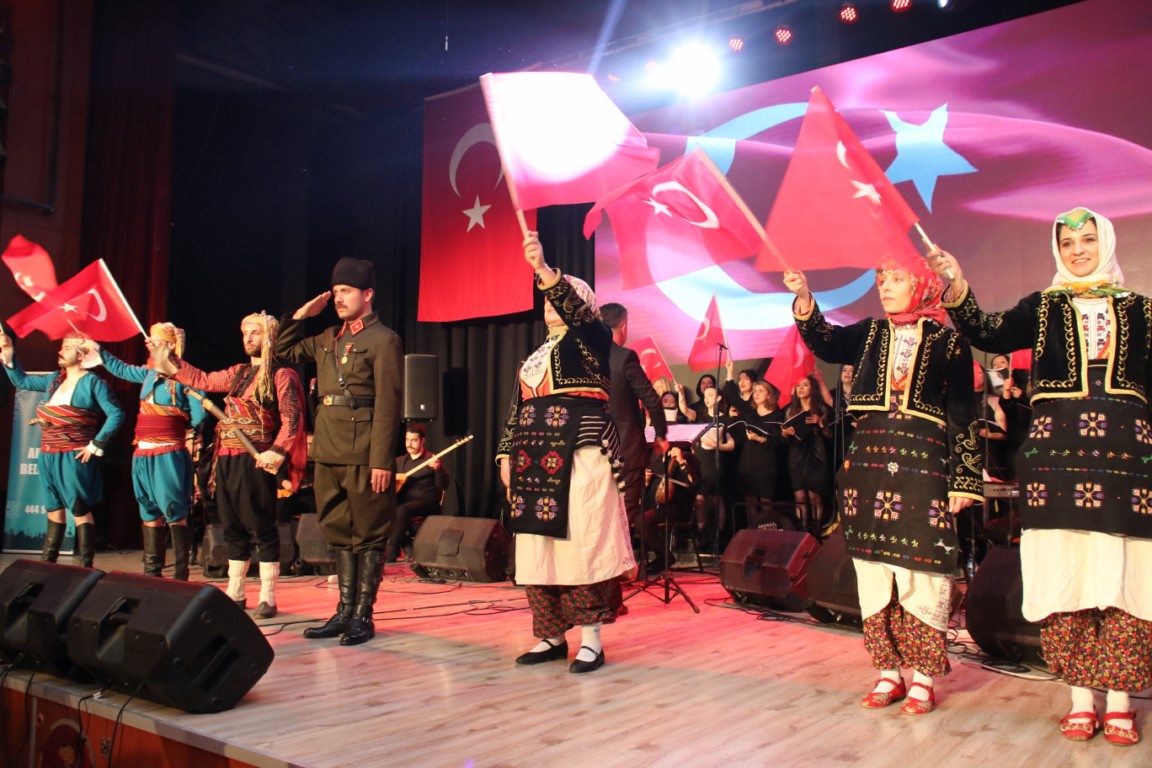 Kadın Sesler THM kahramanlık türküleri konseri verdi