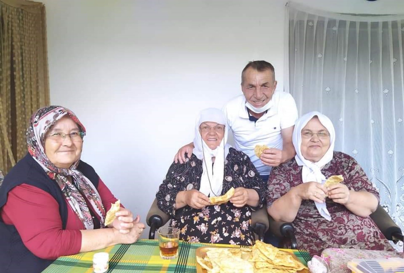 Apakayların çibörek partisi