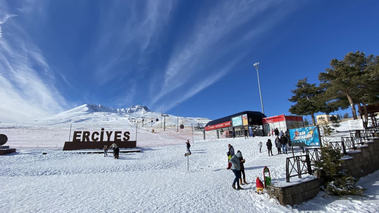 Erciyes karla kaplandı