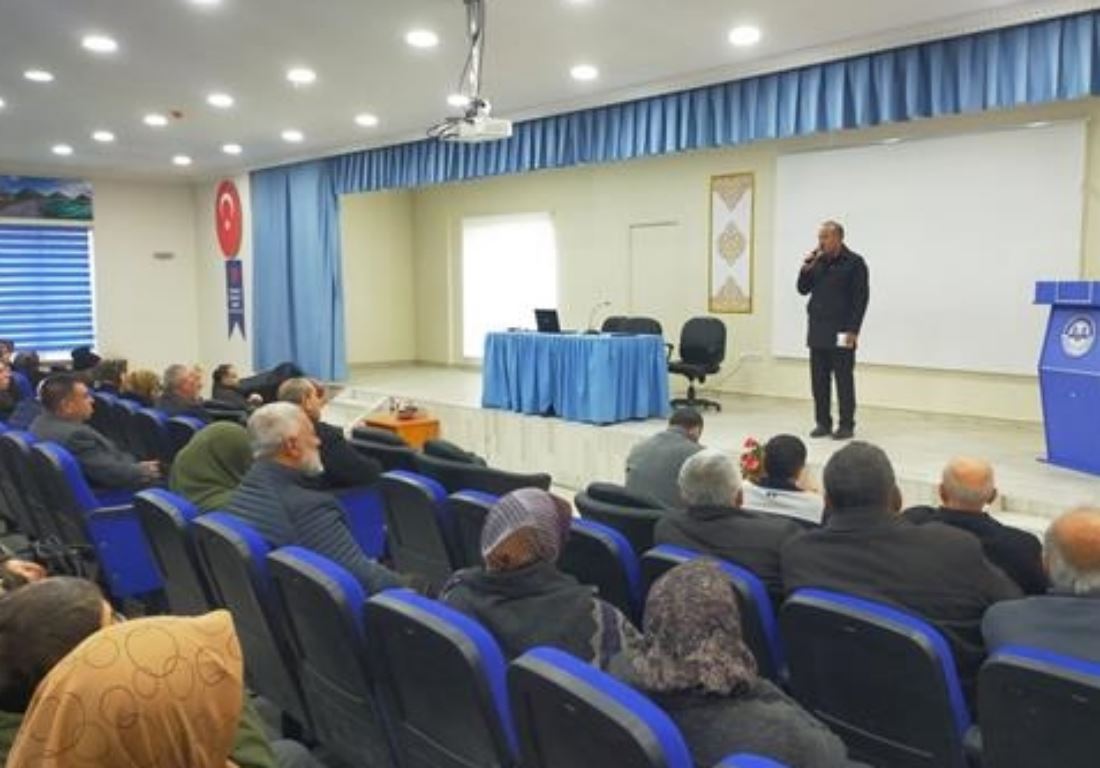 Umre yolcuları seminerle bilgilendirildi