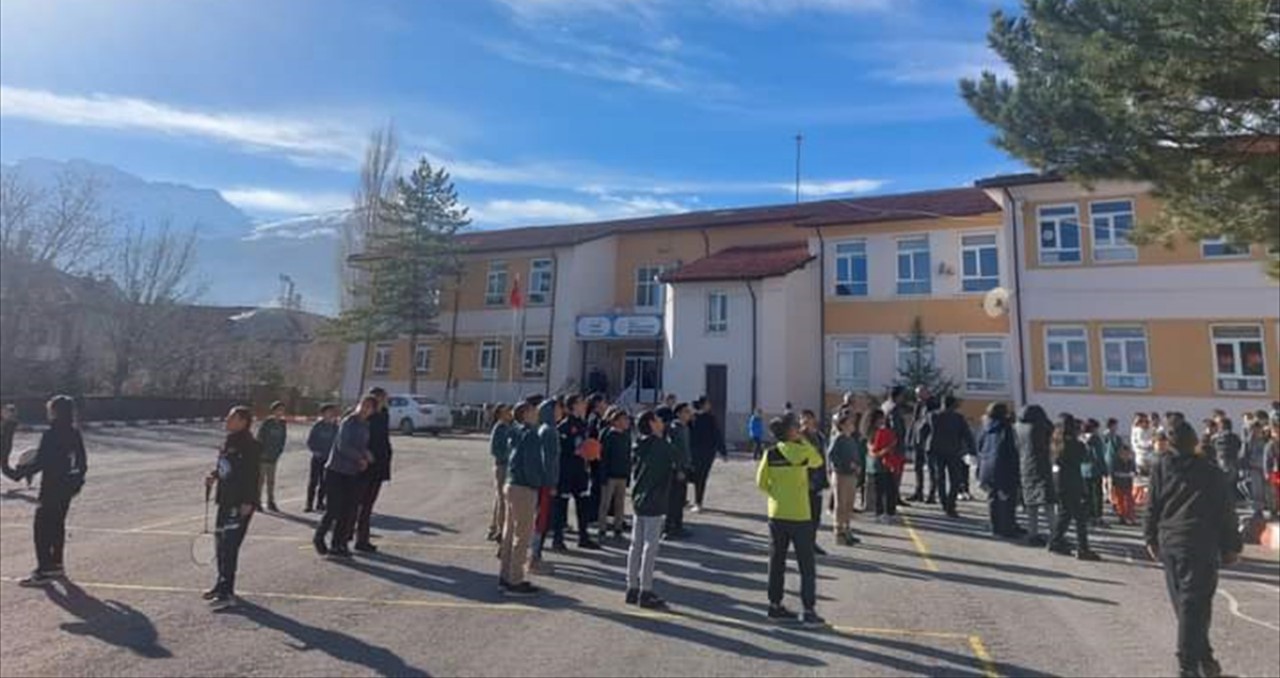 Gurbetçi hayırsever öğrencilerin hem içini hem dışını ısıttı