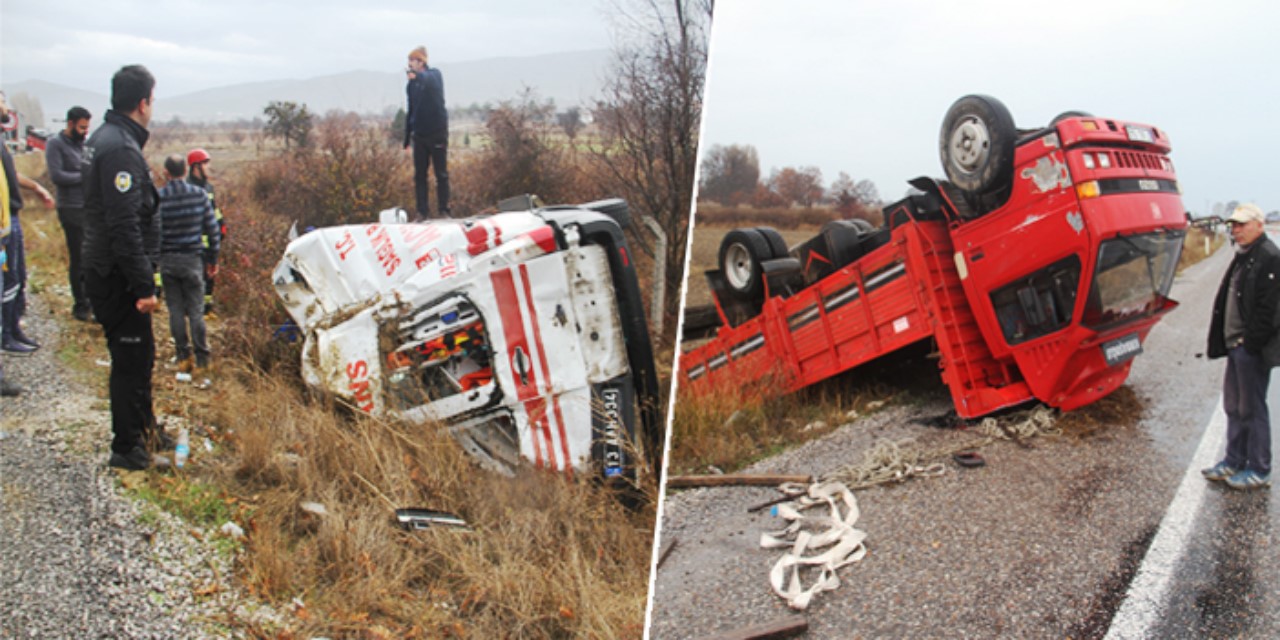 Ambulans ve kamyonet aynı yerde şarampole devrildi: 6 yaralı