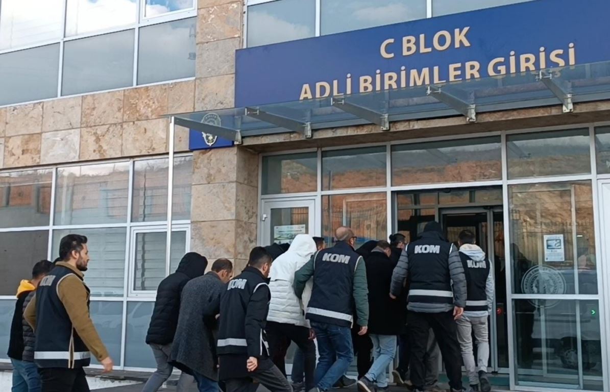 Sahte kimlikle sınavına girenler yakalandı