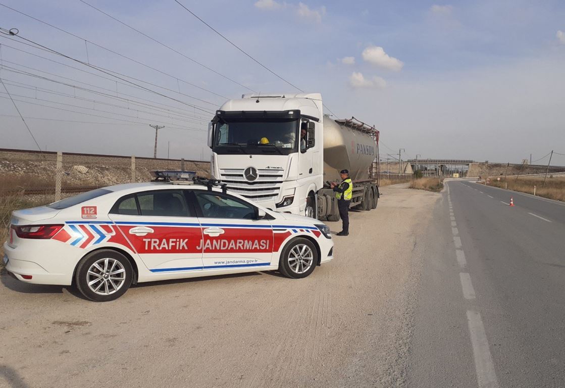 Trafik denetimlerinde 333 kişiye para cezası kesildi