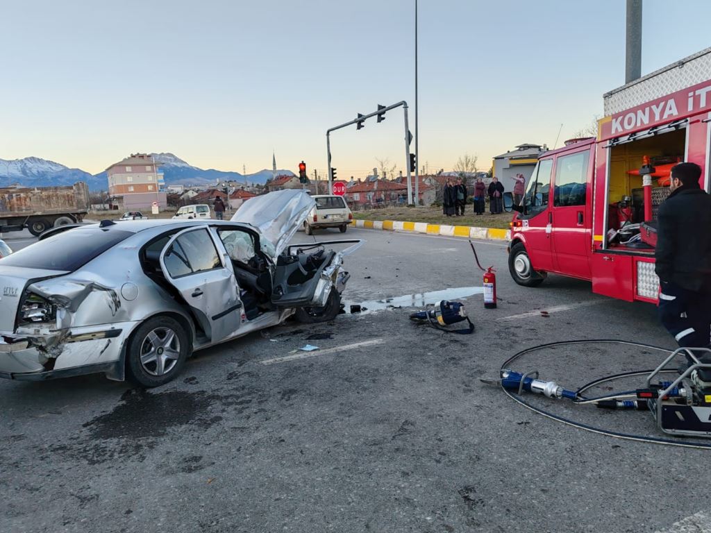 Konya'da meydana gelen kazada 2 kişi yaralandı