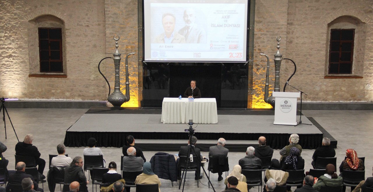 Mehmet Akif Ersoy konferansında İslam şuuru konuşuldu