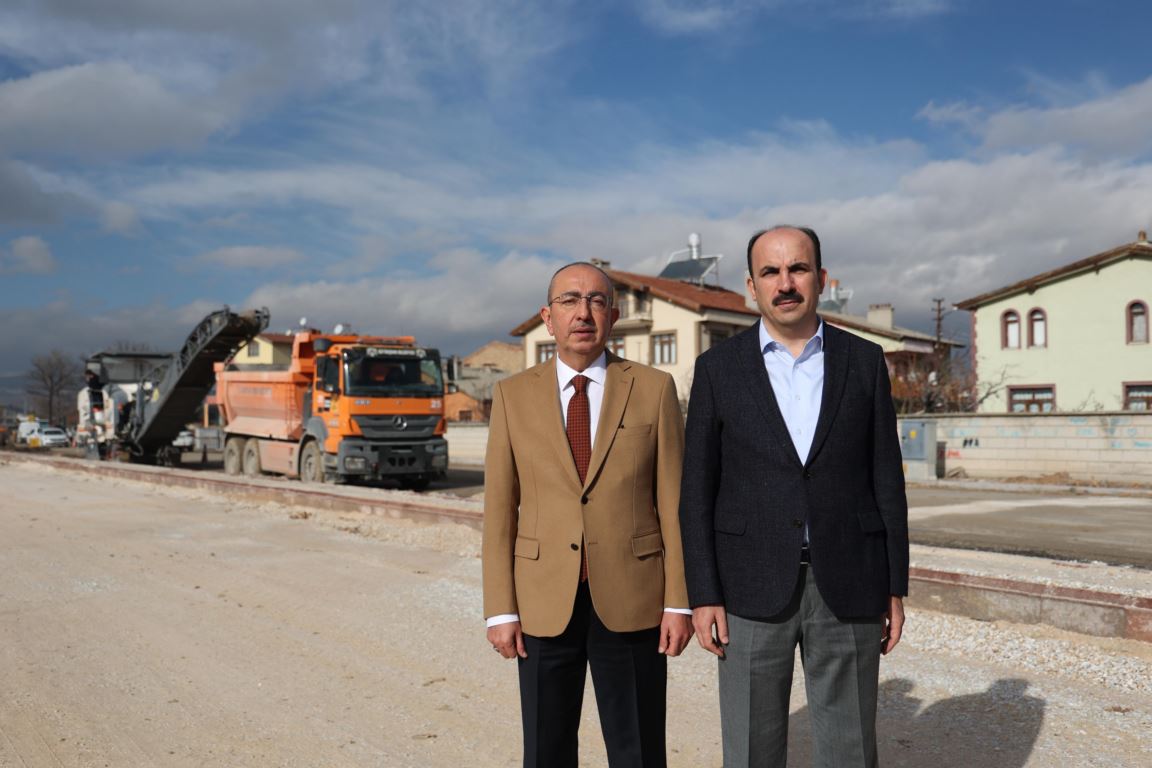 Başkan Altay, inceleme için Necmettin Erbakan Caddesi'ndeydi