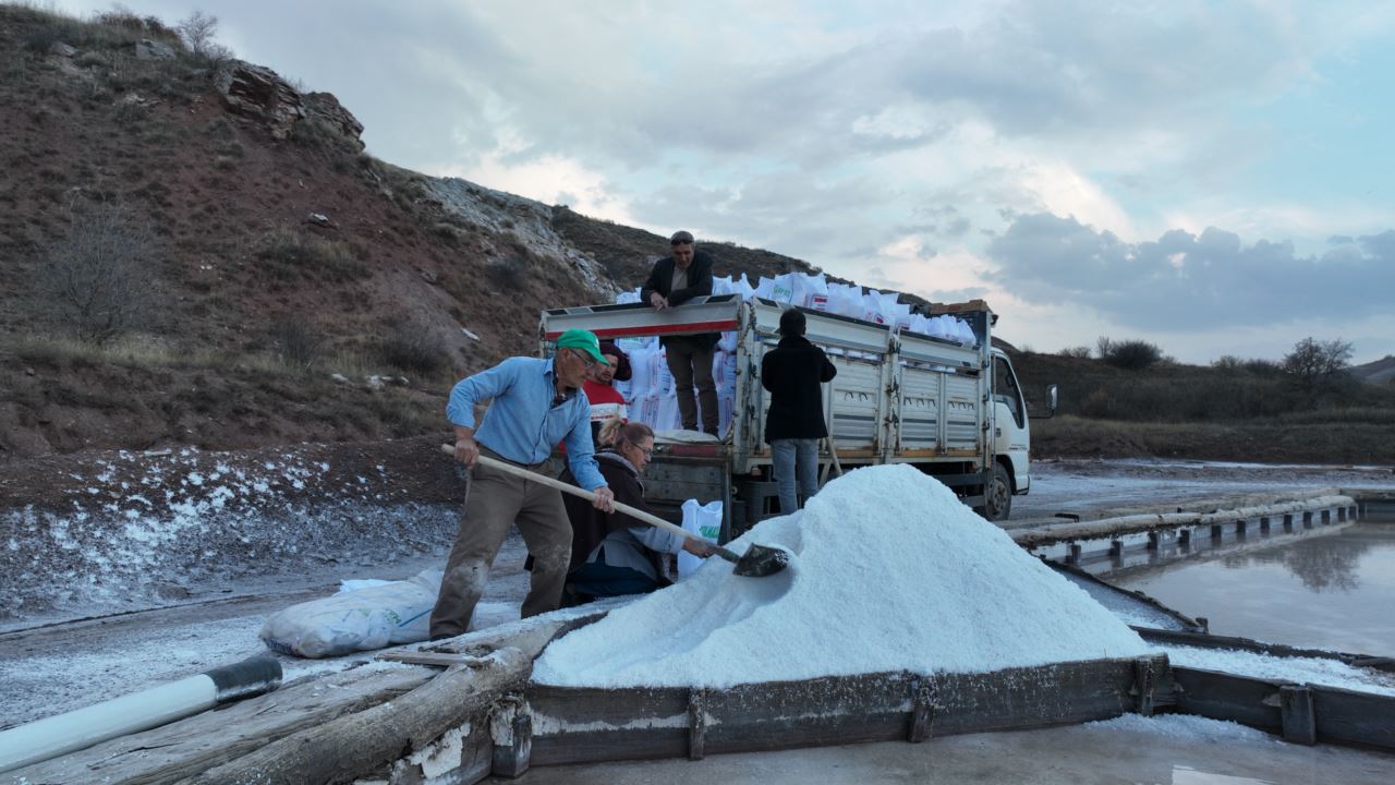 İyotlu kaynak tuzu üretimi mesaisi devam ediyor