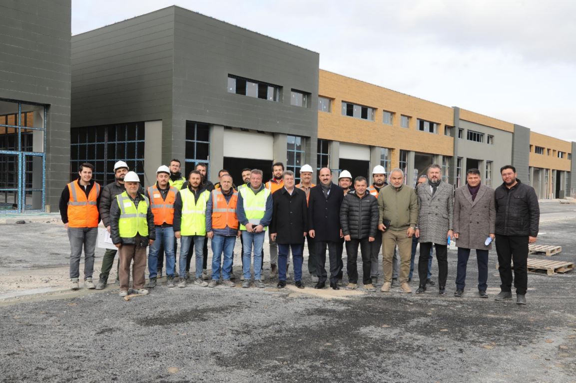 Konya Büyükşehir Belediye Başkanı Altay ,incelemelerde bulunmak üzere  Yeni Sanayi Sitesi'ndeydi