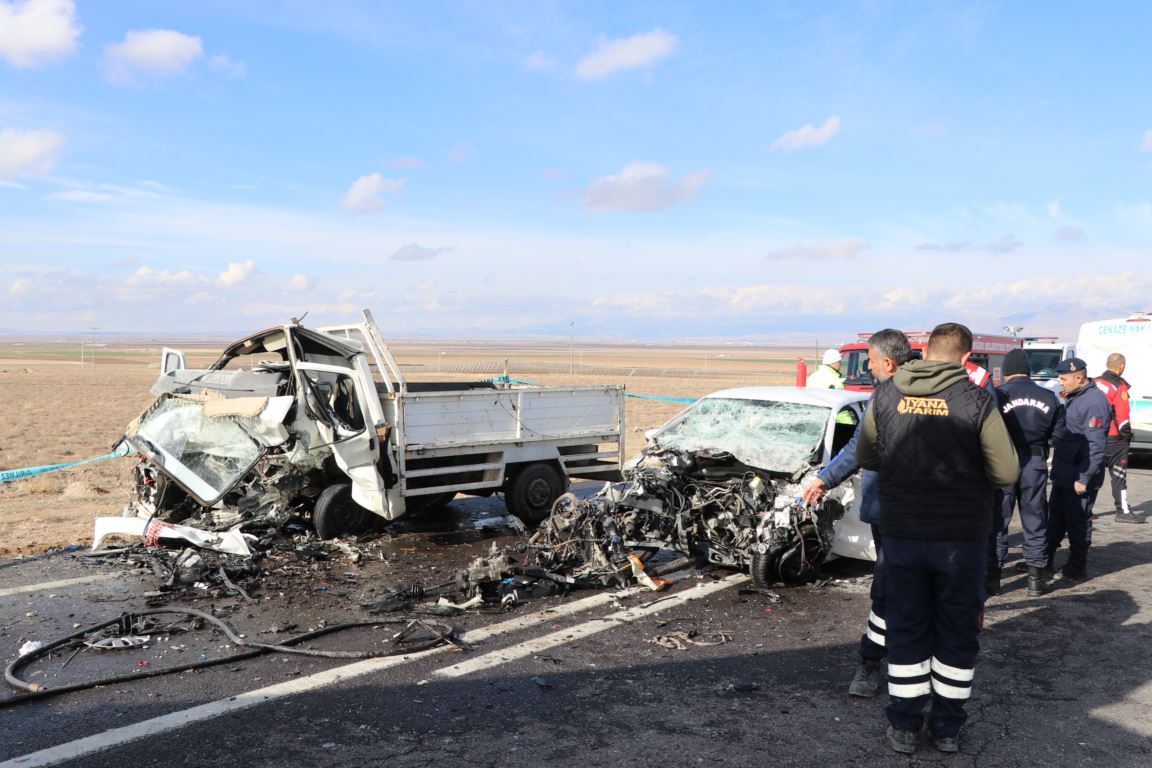 Meydana gelen feci kazada 1 kişi öldü, 2 kişi yaralandı