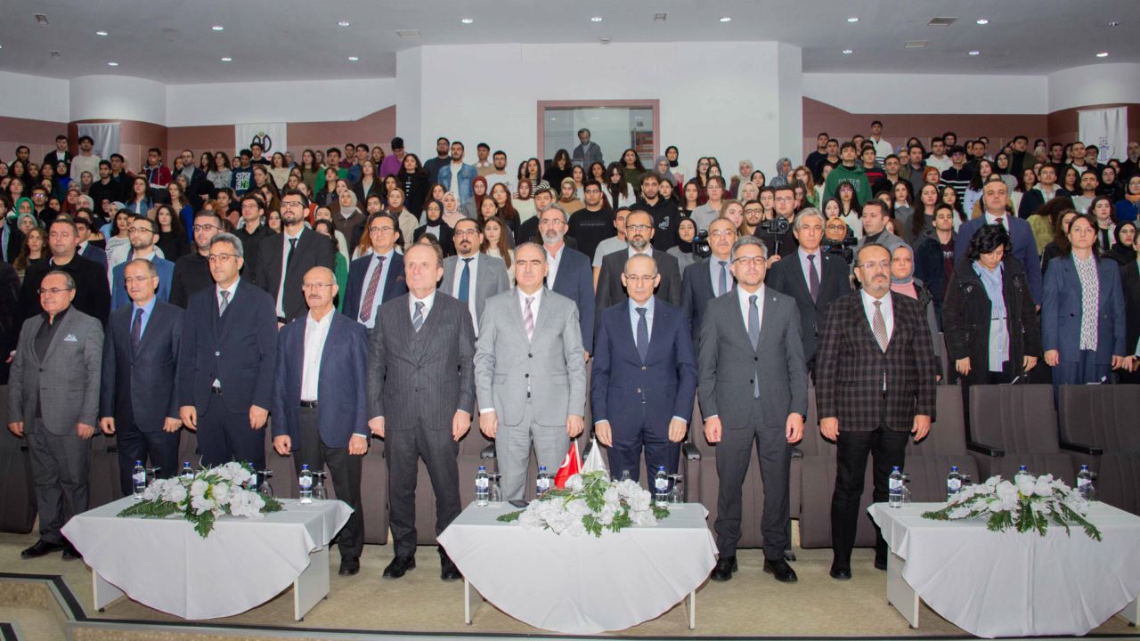 Konya'da "Neden Yeni Anayasa" konferansı gerçekleştirildi