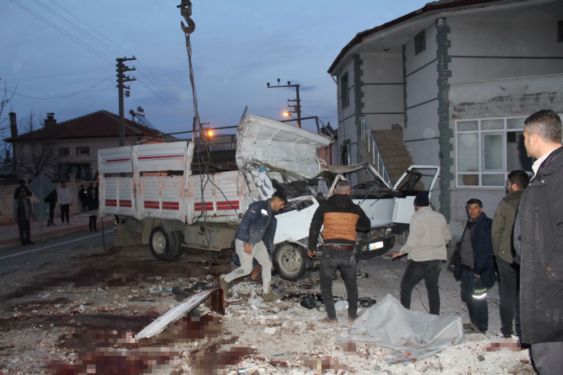 Konya'daki kazada 2 kişi feci şekilde can verdi