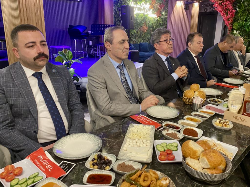 İYİ Parti Genel Başkan Yardımcısı Demirer, partililerle bir araya geldi