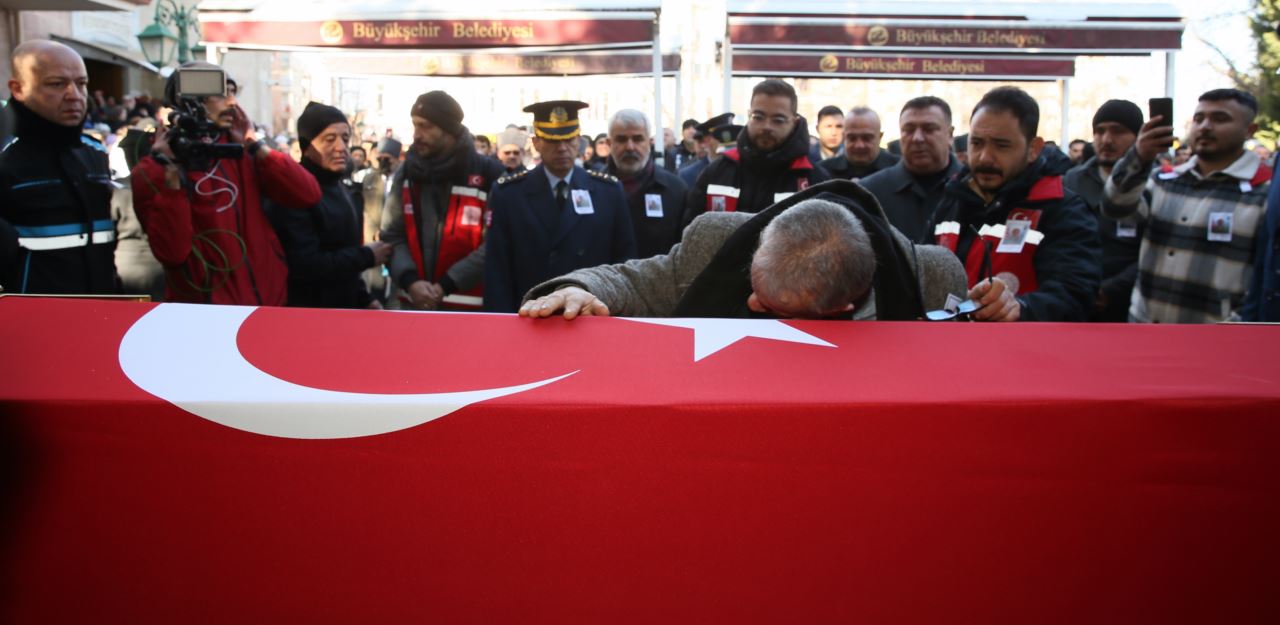 Sözleşmeli Er Evcin, Eskişehir'de gözyaşları içinde uğurlandı