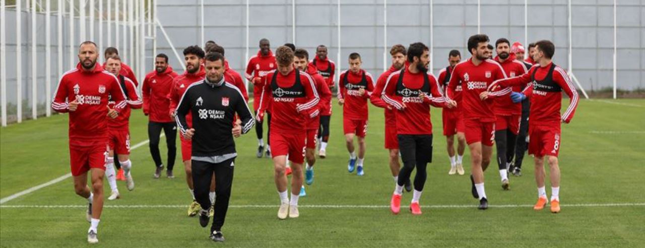 Sivasspor'da 3 futbolcu Samsunspor maçında kadro dışı kaldı