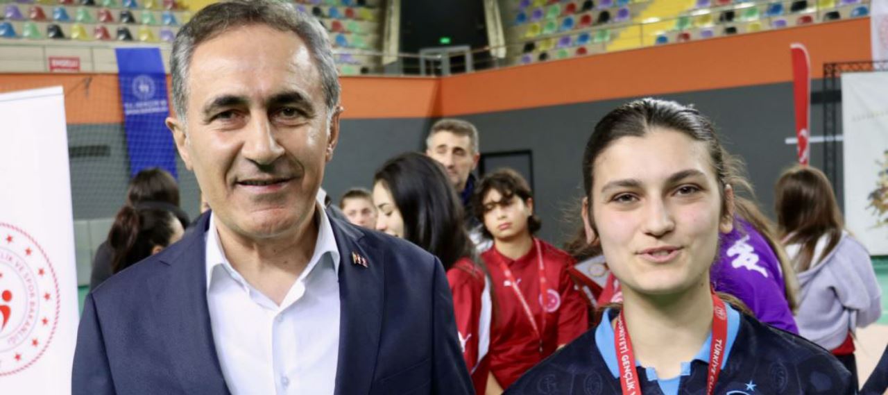 Futbolcu Selin, sağlığına kavuşup sahalara döndü