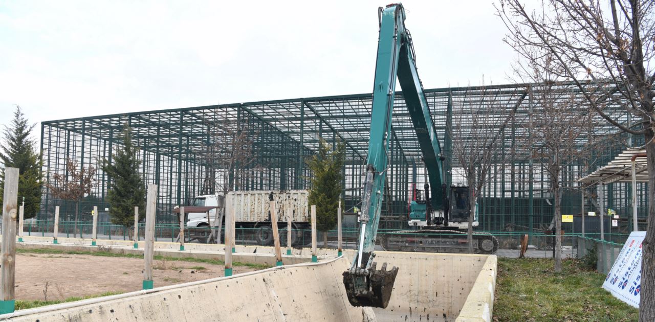 Büyükşehir Belediyesi, hayvanat bahçesindeki tadilat çalışmalarına devam ediyor