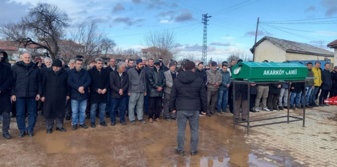 Duayen gazeteci Sabri Altun, memleketinde toprağa verildi