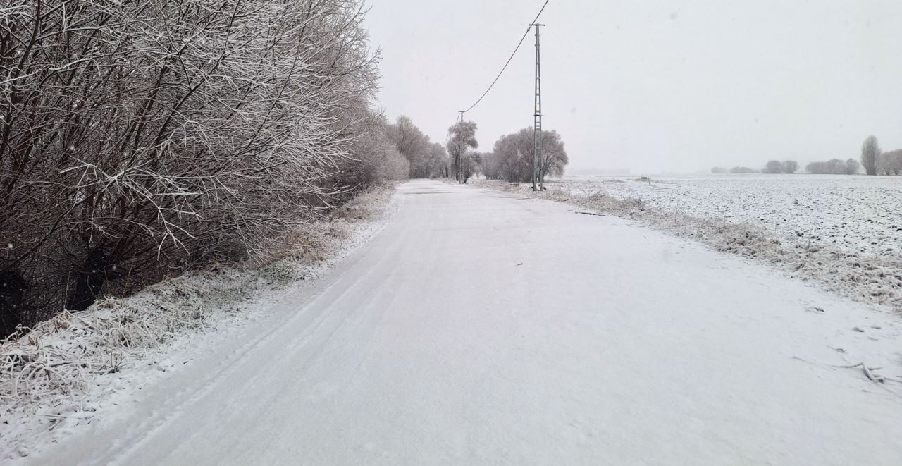 Kar ve tipi sebebiyle 22 köy yolu ulaşıma kapandı