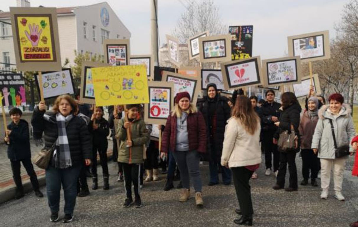 Konyalı öğrenciler akran zorbalığına tepki için yürüdü