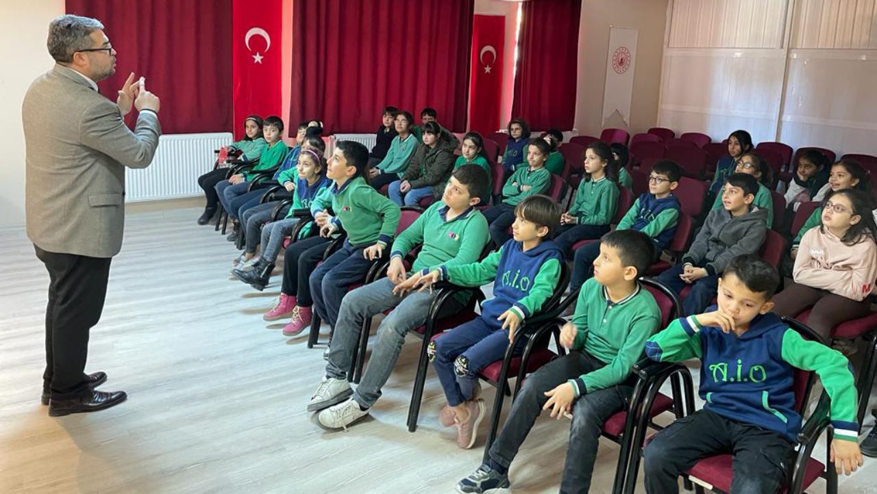 Öğrencilere "merhamet ve yardımseverlik" semineri verildi