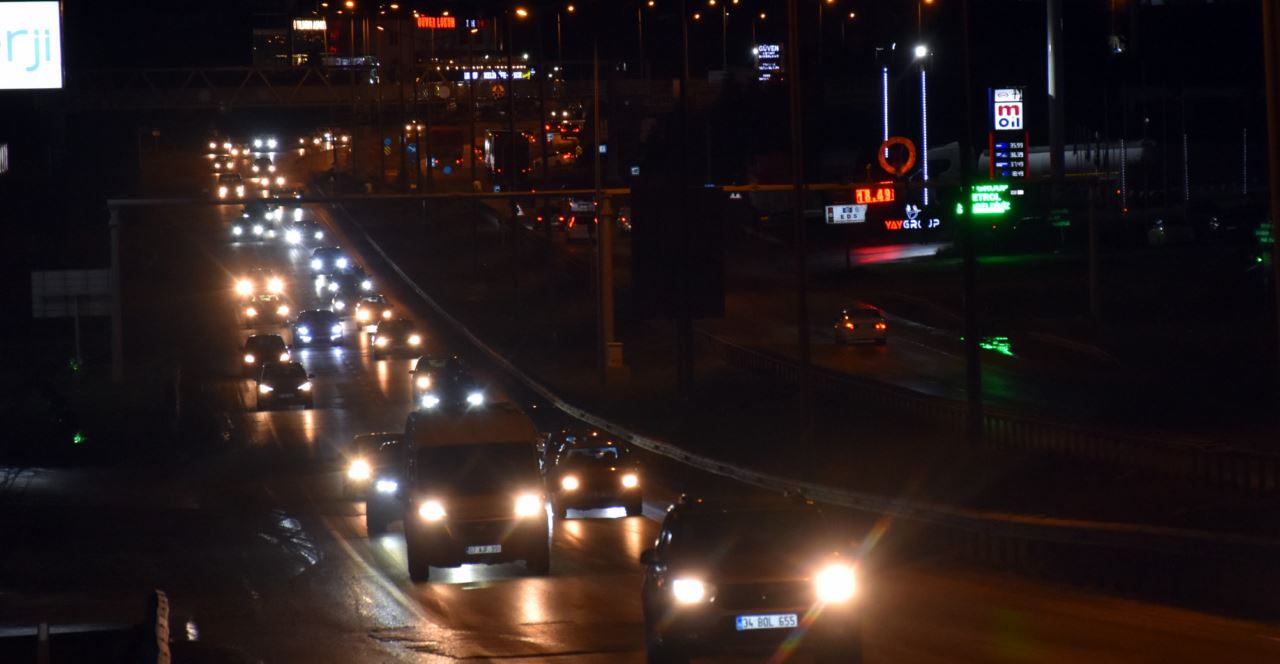 "Kilit Kavşak" da trafik yoğunluğu başladı