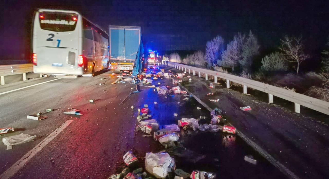 Konya'da, arıza yapan tır kazaya neden oldu