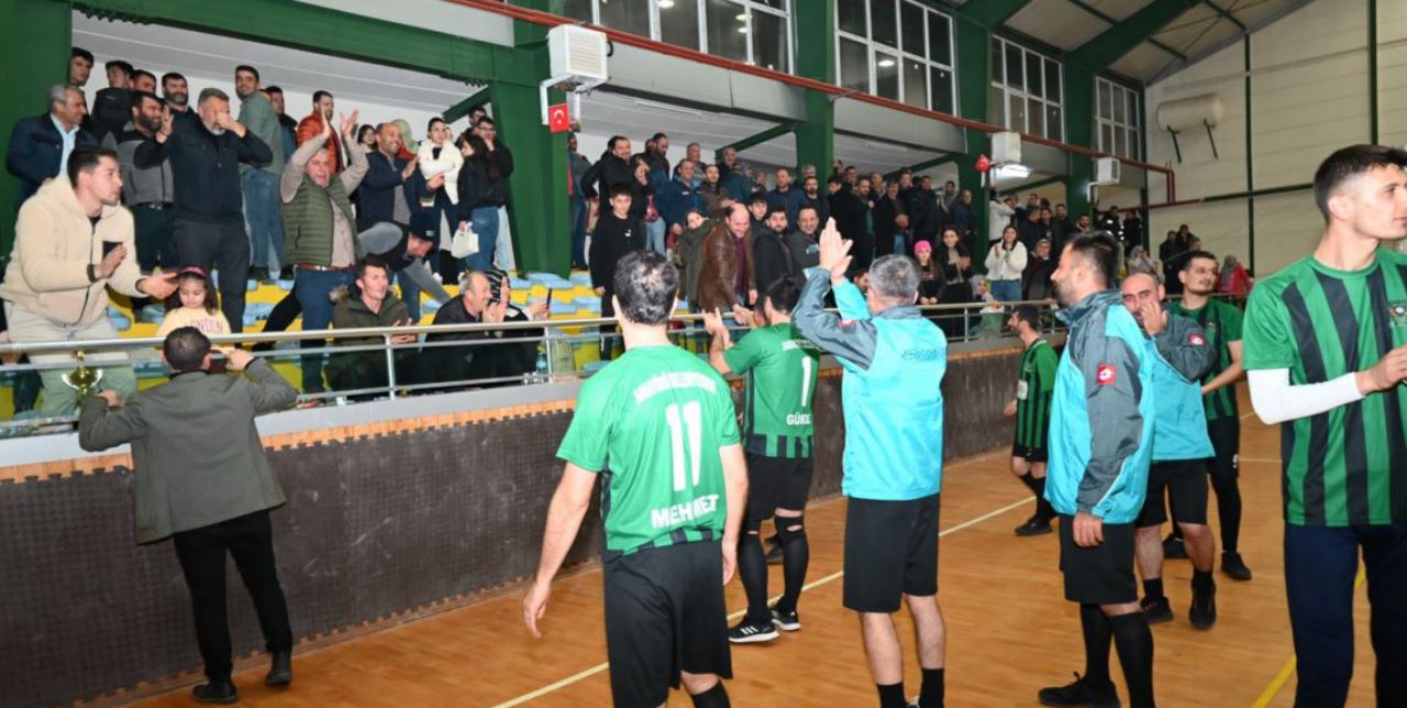 Sarayönü Spor Salonu dar geldi