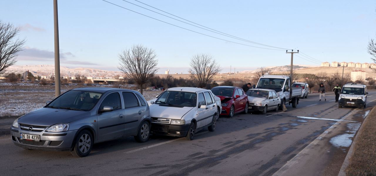 10 aracın karıştığı zincirleme kaza paniğe neden oldu