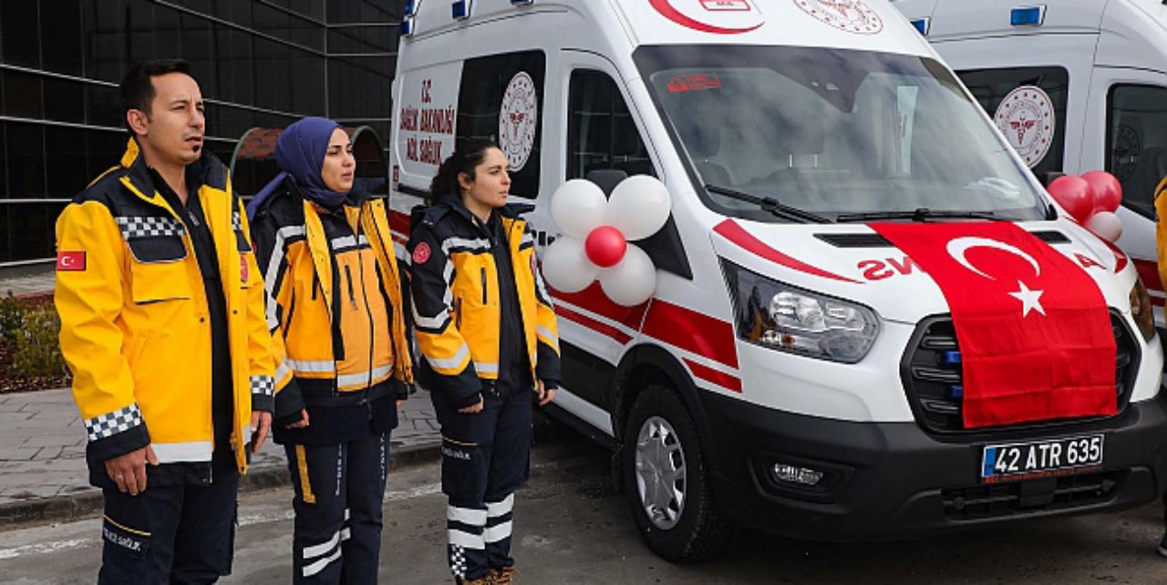 Yunak’ta 2 ambulans daha sağlık hizmetine başladı