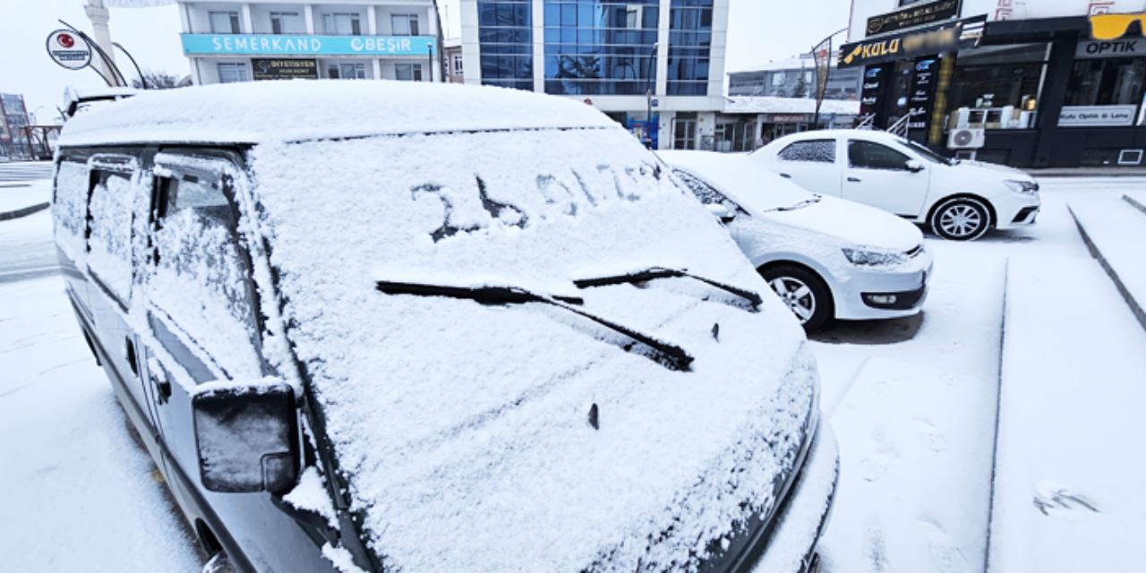 Konya'da kar yağışı başladı! 7 ilçe beyaza büründü