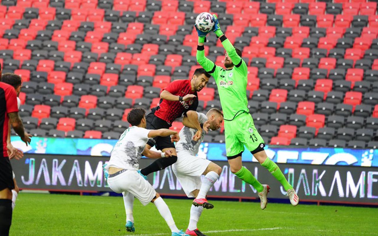 Konyaspor unvanını Gaziantep’te bıraktı