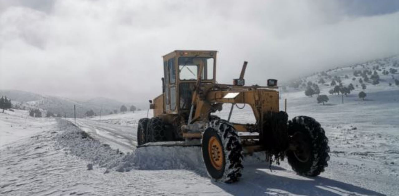 Karın kapattığı 139 mahallenin yolu ulaşıma açıldı