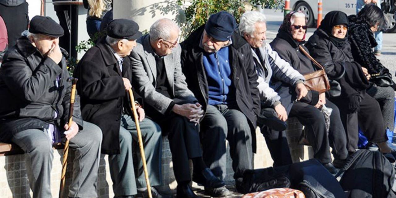 İktidar seçim öncesi kesenin ağzını açtı: Emeklilere 10 bin lira verilecek