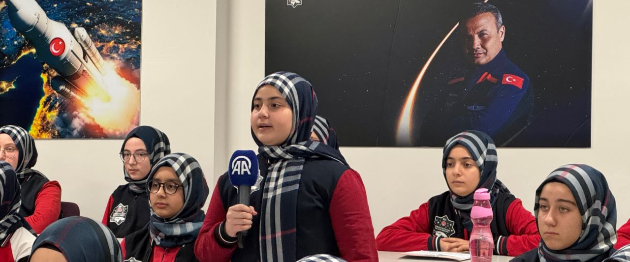 Astronot Gezeravcı, Konya ve Balıkesir'deki öğrencilerle görüştü