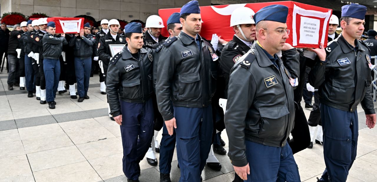 Şehit pilotlar gözyaşlarıyla uğurlandı