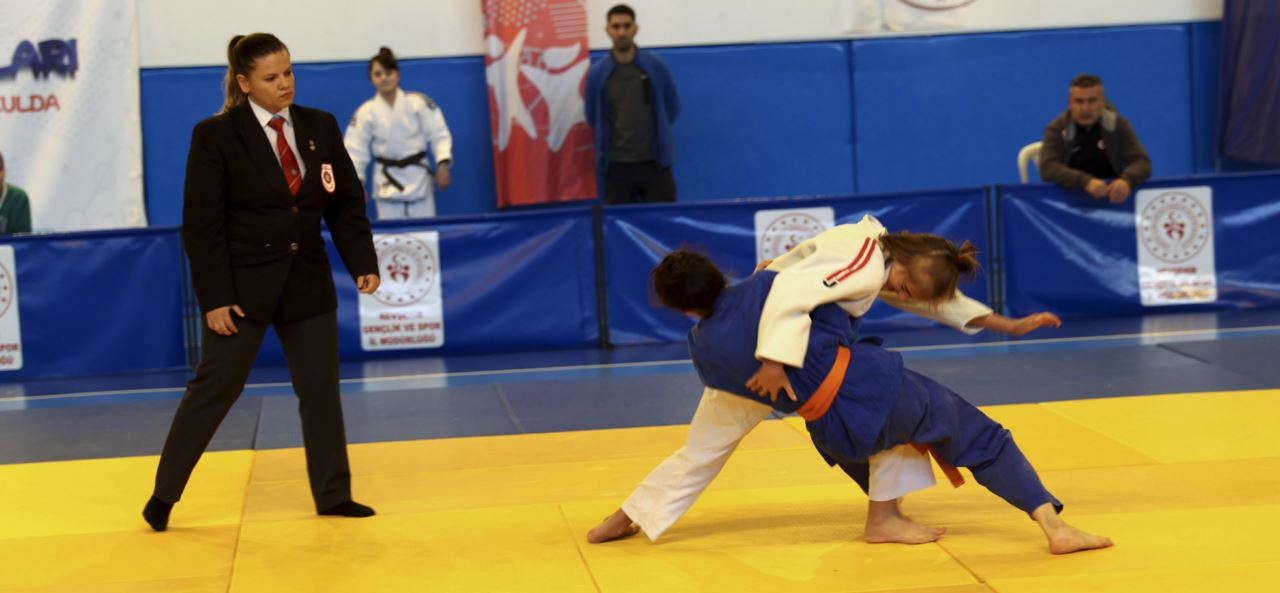 150 sporcunun bulunduğu Judo Grup Müsabakaları başladı