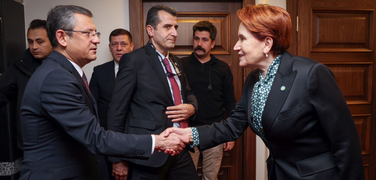 CHP Genel Başkanı Özel İYİ Parti Genel Başkanı Akşener'e taziye ziyaretinde bulundu