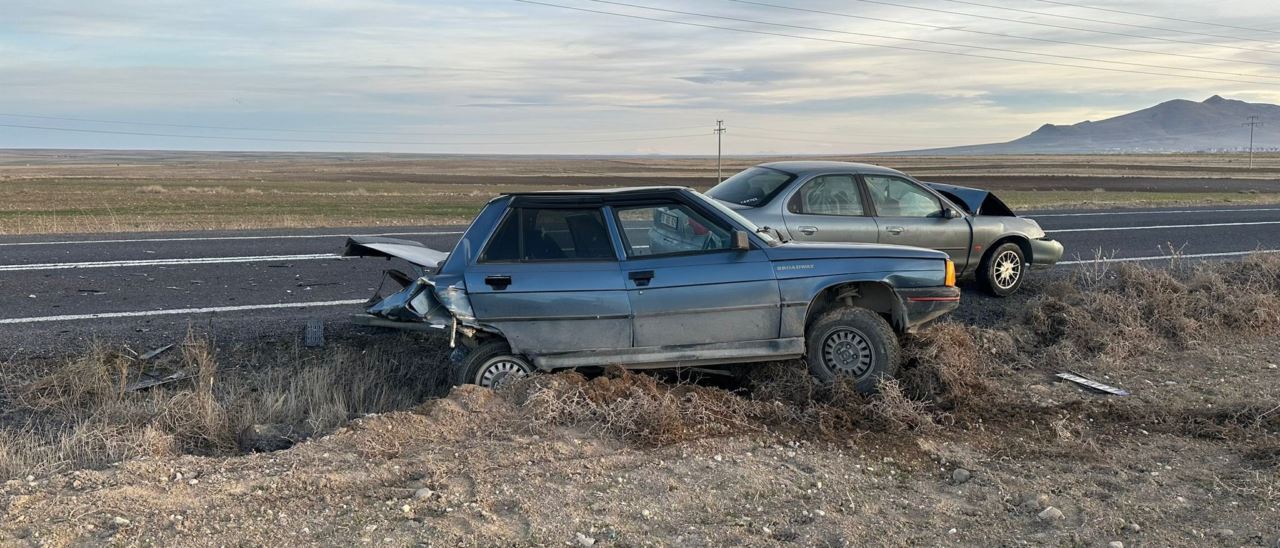 Konya'da aynı yöne gitmekte olan iki aracın çarpışması sonucu 1 kişi öldü