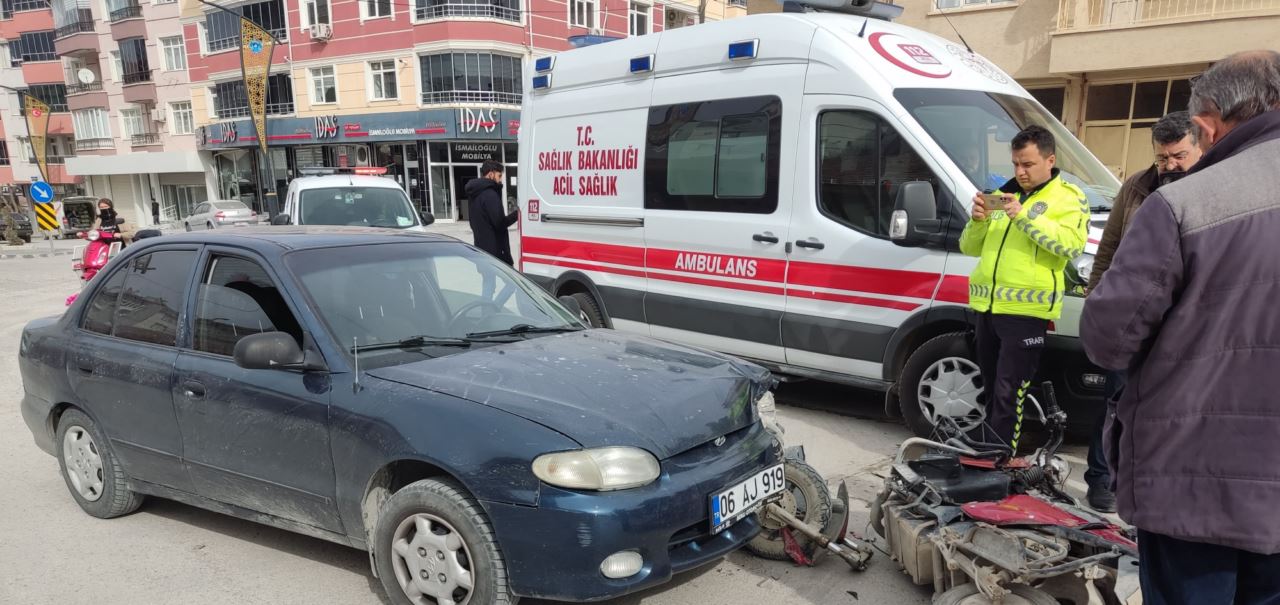 Konya'da otomobil ile elektrikli bisikletin çarpışması sonucu 1 kişi yaralandı