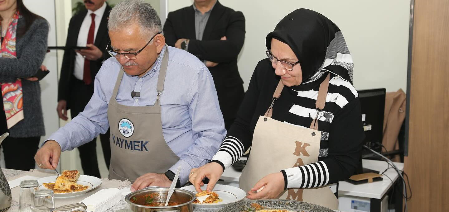 Başkan Büyükkılıç ve eşi 'Kayseri Yağlaması' yaptı