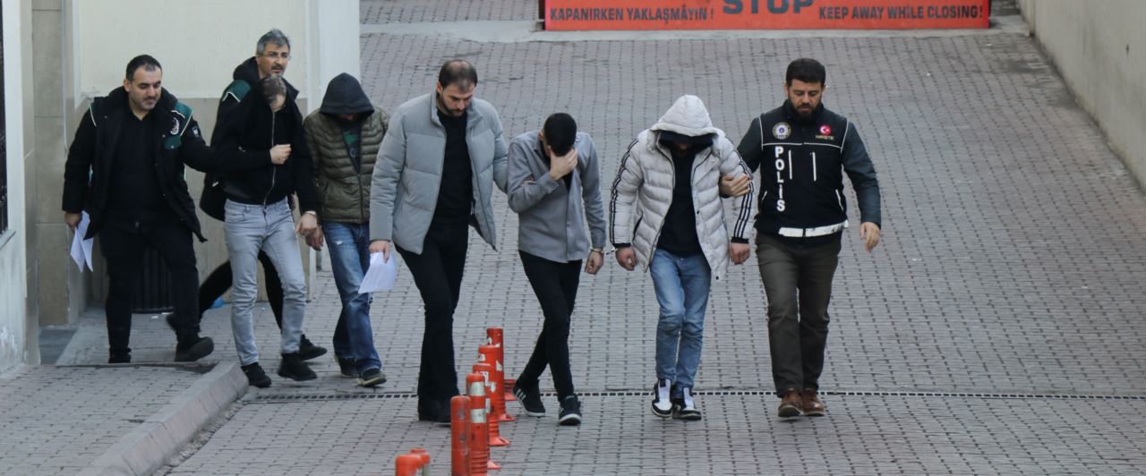 Narkotik ekiplerinin düzenlediği uyuşturucu operasyonunda 9 zanlı yakalandı